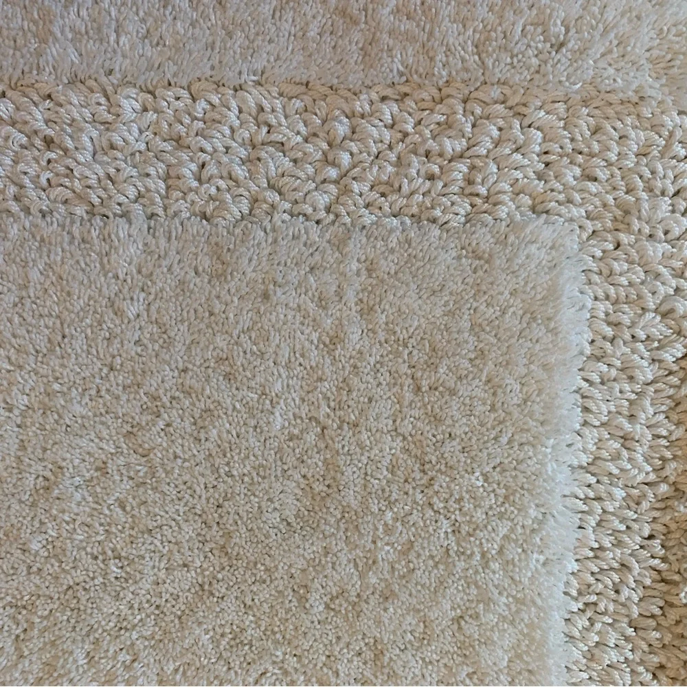 Luxurious White Bath Mat Set